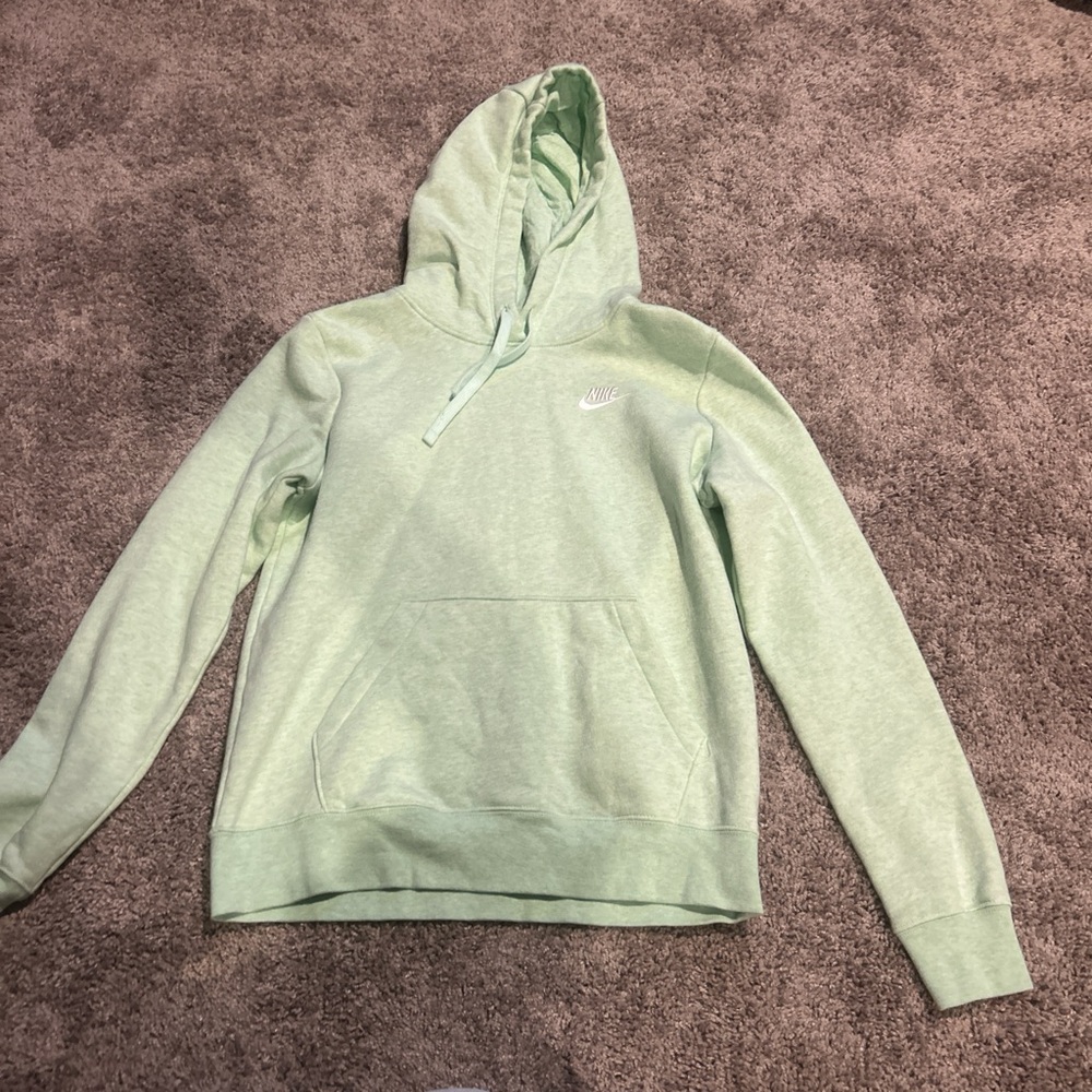brand new nike hoodie, never worn